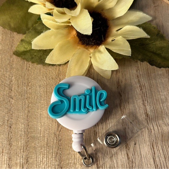 Smile Badge Reel - Picture 1 of 1